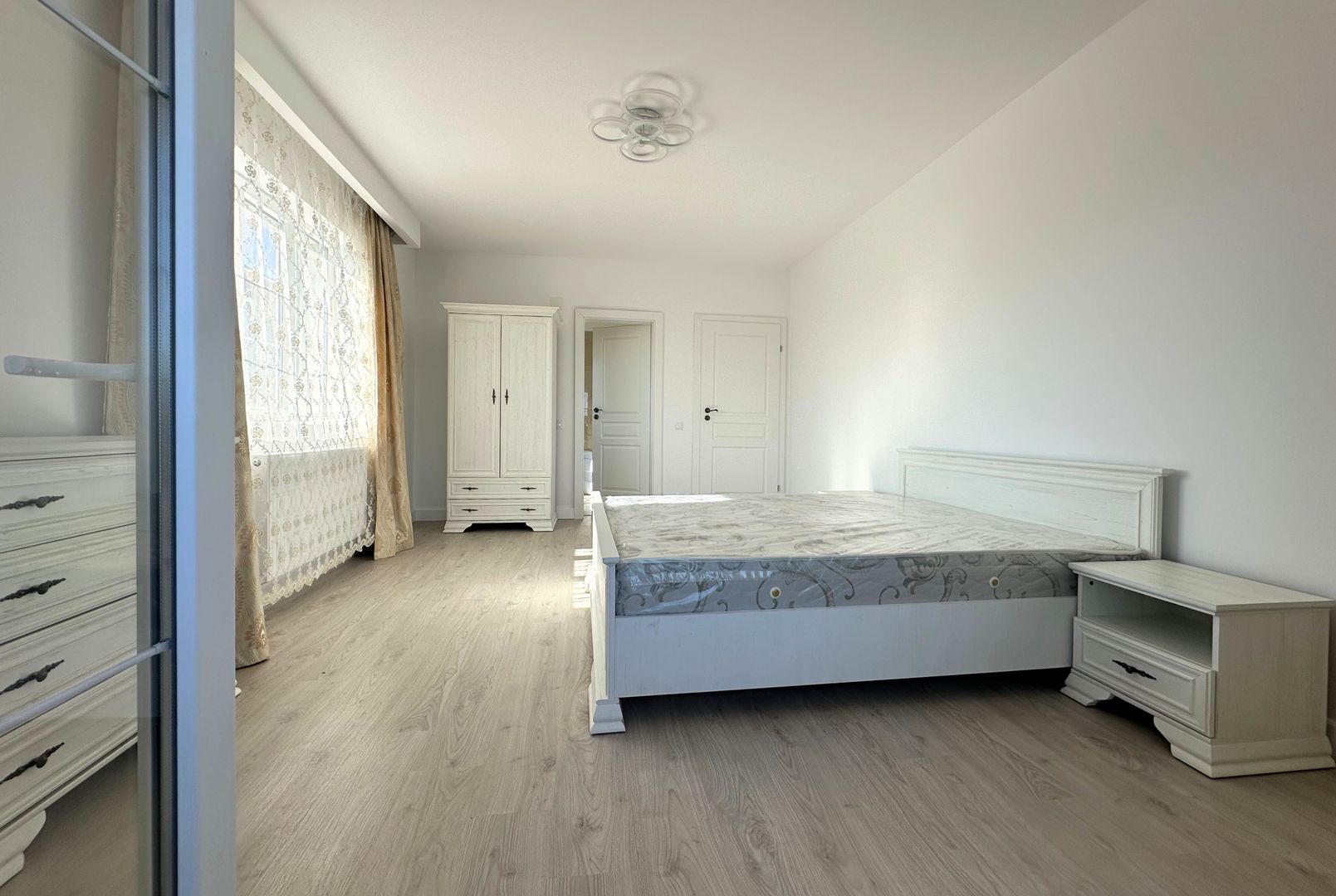 Vânzare casă 5 camere nouă elegantă și spațioasă în Hărman - Poză 31