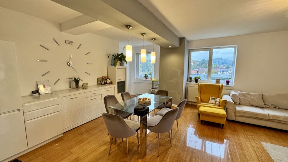 Apartament luminos cu 3 camere, complet mobilat, vedere panoramică spre Tâmpa - Poză 3