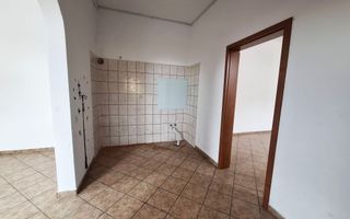 Casa cu 4 camere, zona Central - Poză 6