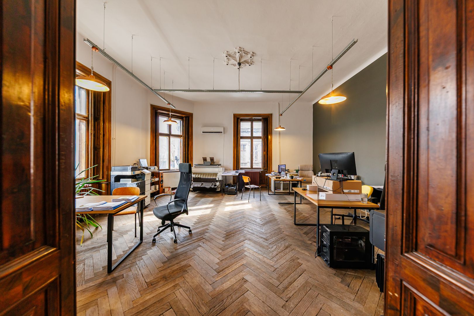 Cladire Istorica - Zona Baile Neptun - Comision 0% - Poză 1