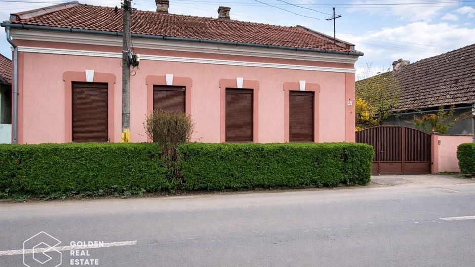 Casa D+P, cu piscina si teren 680 mp, Lipova, comision 0% - Poză 1