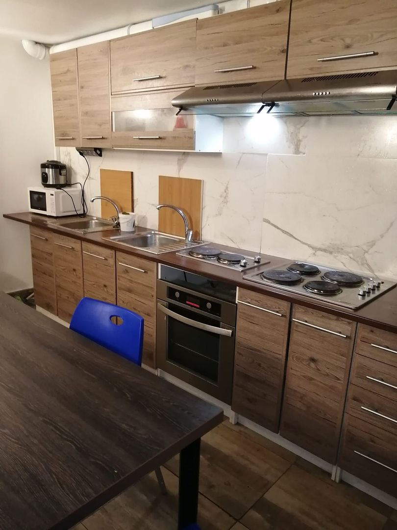 Etaj de inchiriat/ camere+ bai/bucatarie/spalatorie - Poză 1