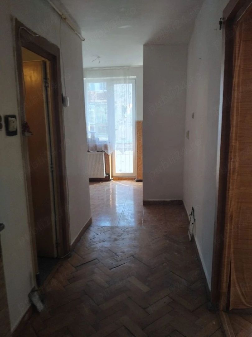 BRASADAS vinde garsoniera 37 mp. la etajul 3 pe Ostrovului. - Poză 4