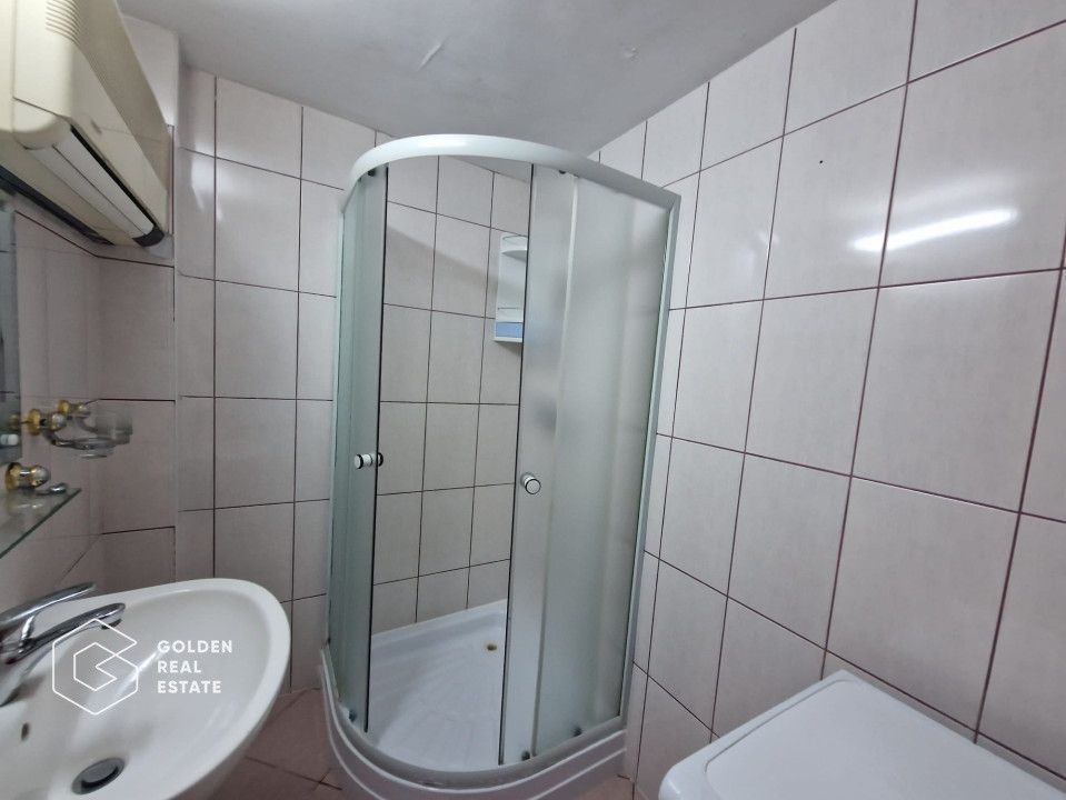 Casa 3 camere, mobilata, zona centrala, loc de parcare in curte - Poză 6