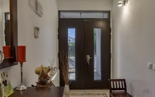 Vilă renovată P+1+M  | Foișor vitrat, grădină și jacuzzi - Poză 28