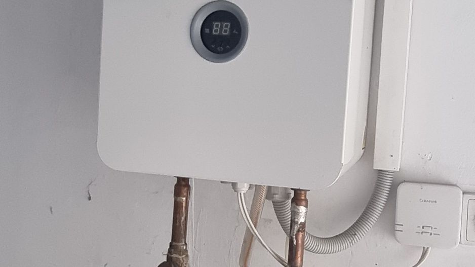 Casă P+M, 4 camere, str Lebedei, singur in curte - 600 E. Comision 0 - Poză 3