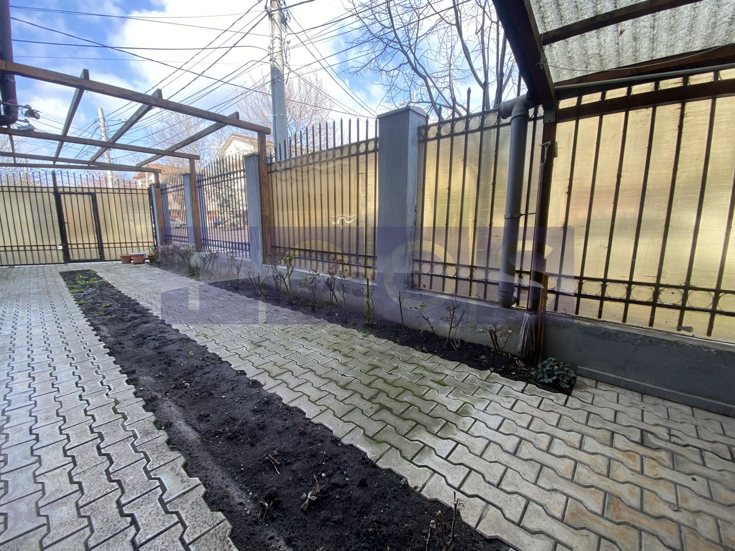 APARTAMENT 3 CAMERE | CURTE 66MP | DAMAROAIA - Poză 1