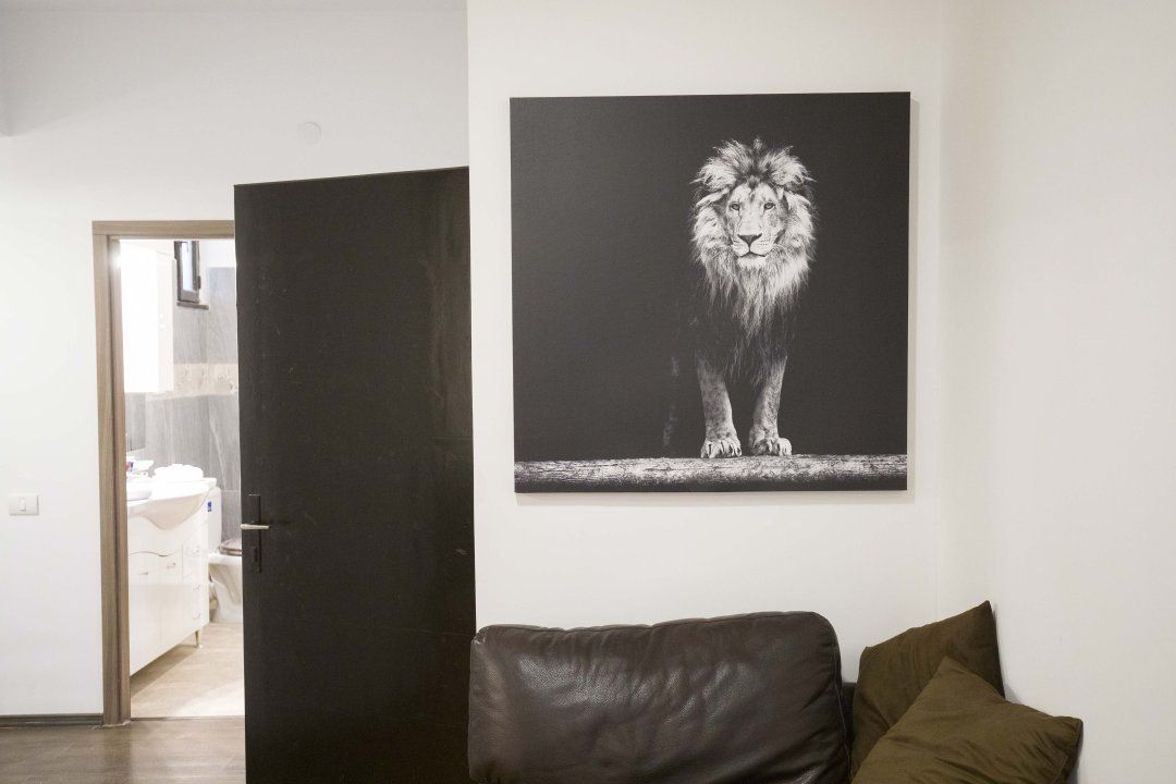 De vanzare Apartament cu 4 camere si dependite-  Ultra central- strada sepcari 9 - Poză 1