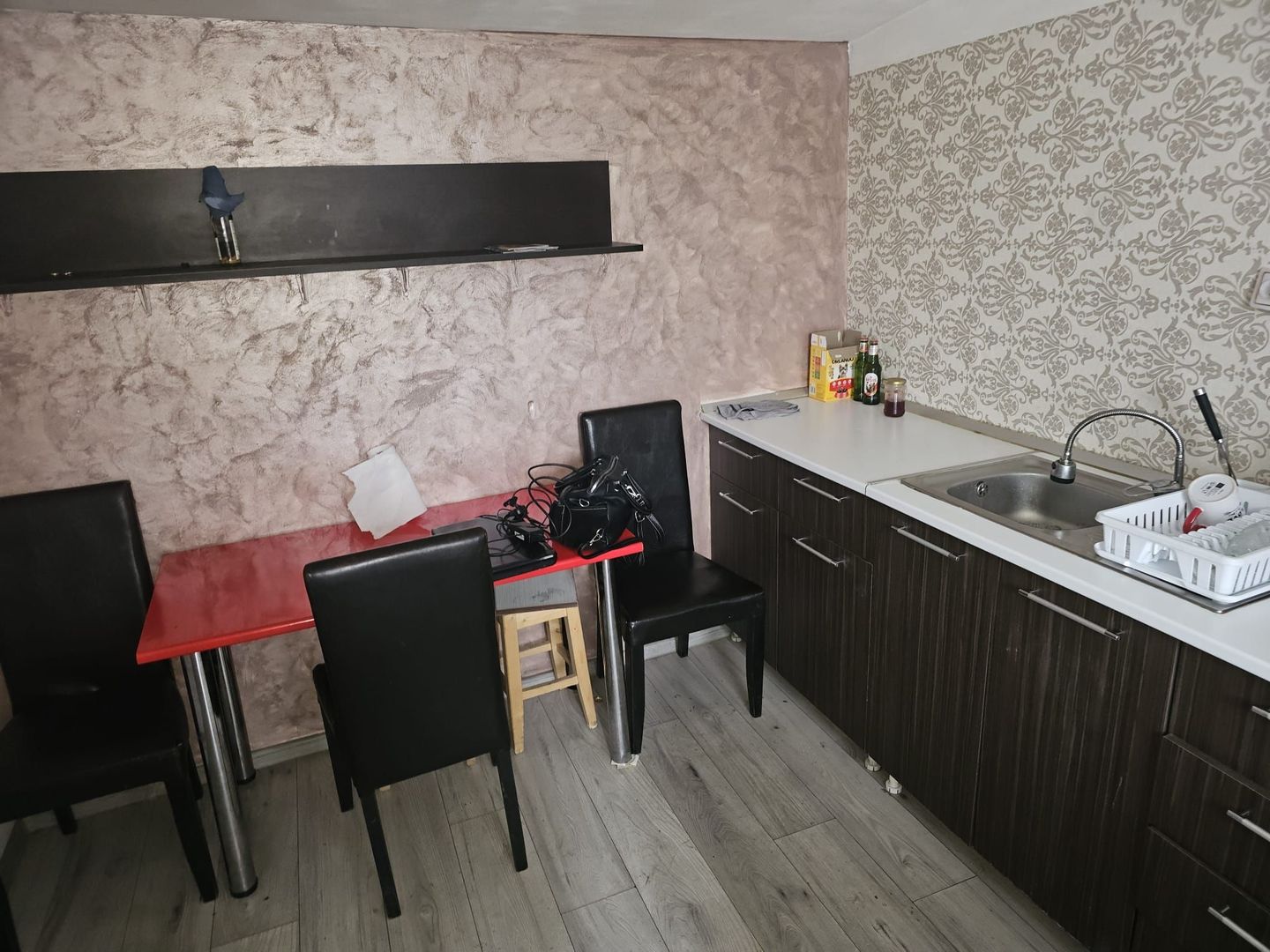 Casa 35 mp cu curte 300 mp, Micro 17 – Str. Oltului, 250 euro lunar - Poză 4