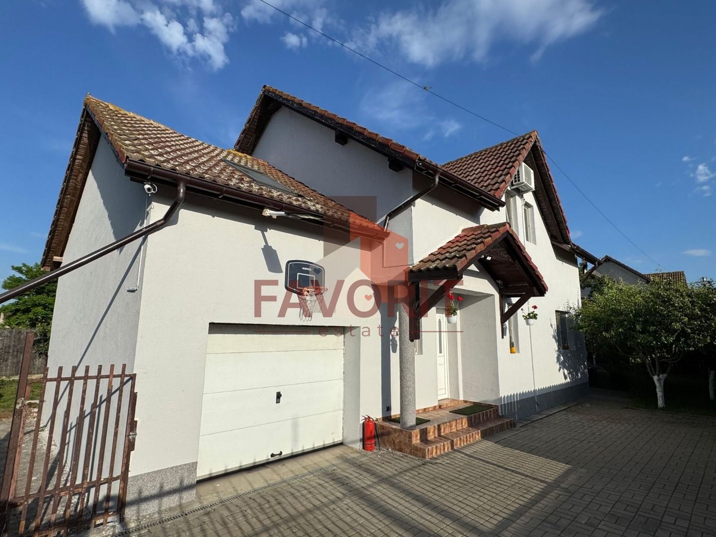 Casa individuala | Parter + Etaj + Pod | Asfalt | Comision 0 | - Poză 1