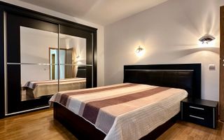 Apartament 4 camere cu garaj zona Strand- V.Aurie - Poză 1