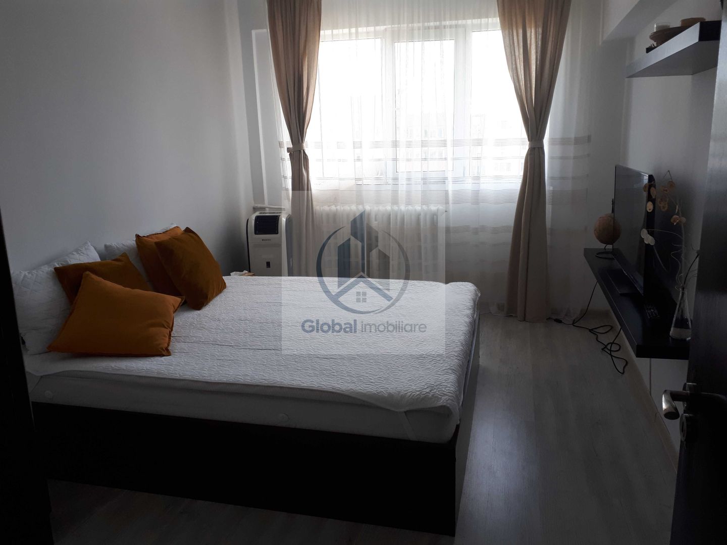 Inchiriez apartament decomandat 2 camere - Poză 8