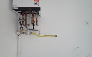 Garsonieră renovata 35 mp etaj 1 dispune de  pivnita in zona Centrala - Poză 4