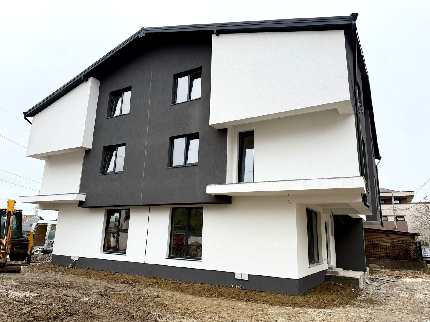 CASE TIP DUPLEX, 6 CAMERE, TOATE UTILITATILE, CENTRALA, COMISION 0% - Poză 2