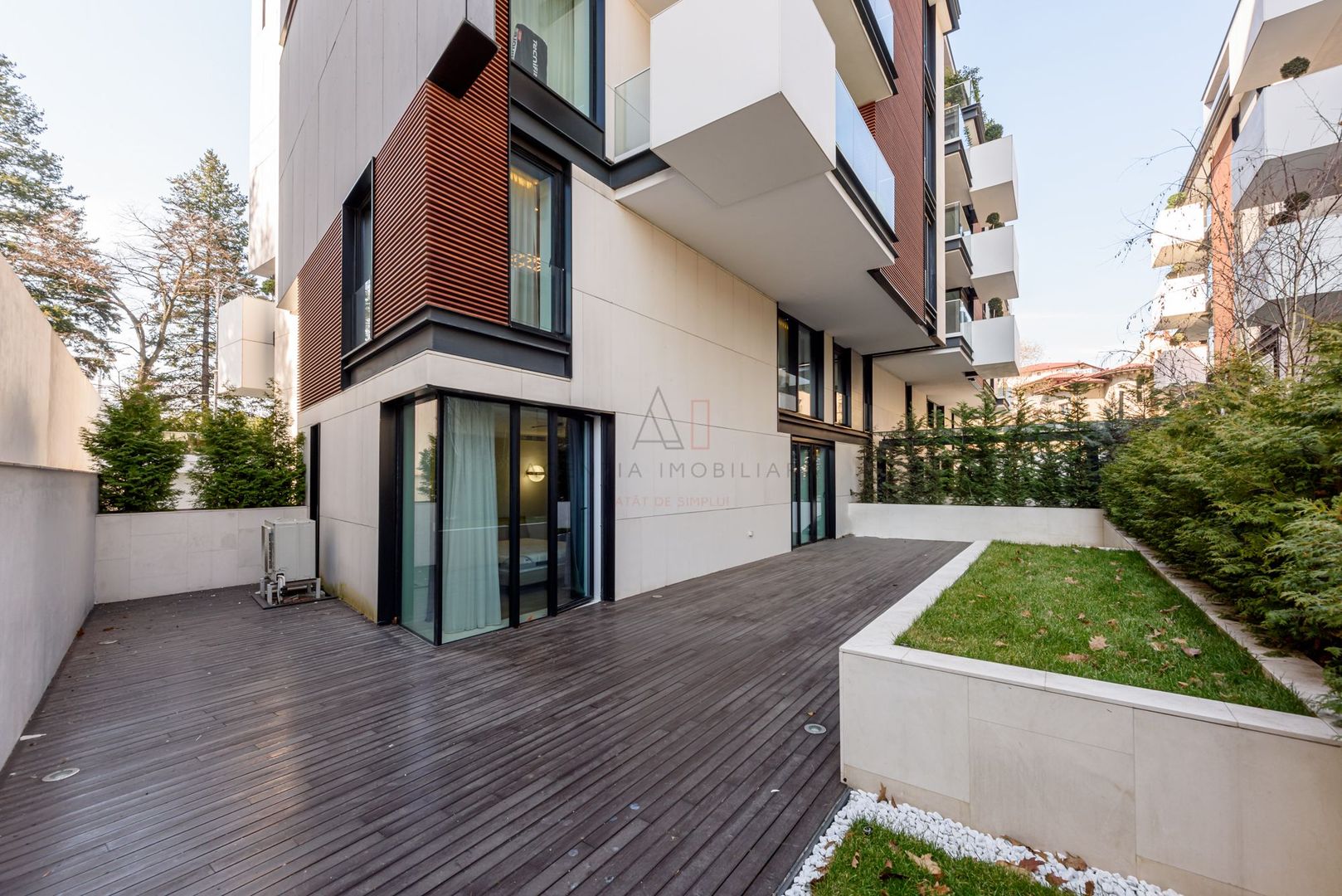 Elegant Duplex with Private Garden in One Aviatorilor Commission-Free - Poză 18