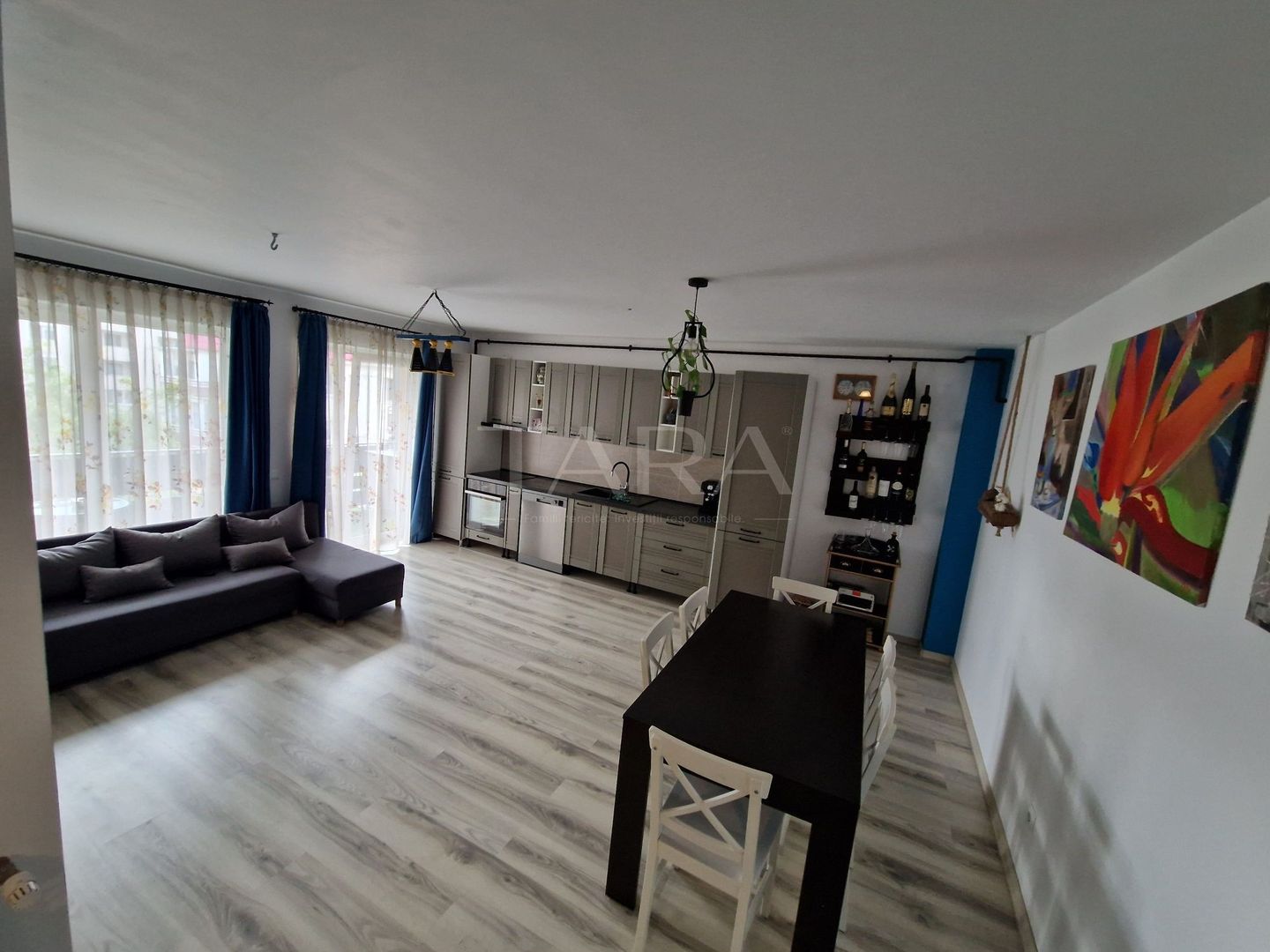 Apartament cu 2 camere și parcare, zona Parc Poligon. - Poză 1