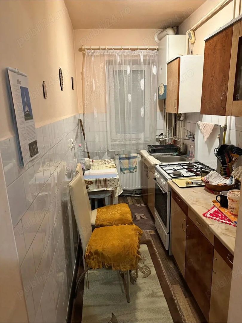 vand apartament 2 camere cu balcon - Poză 4