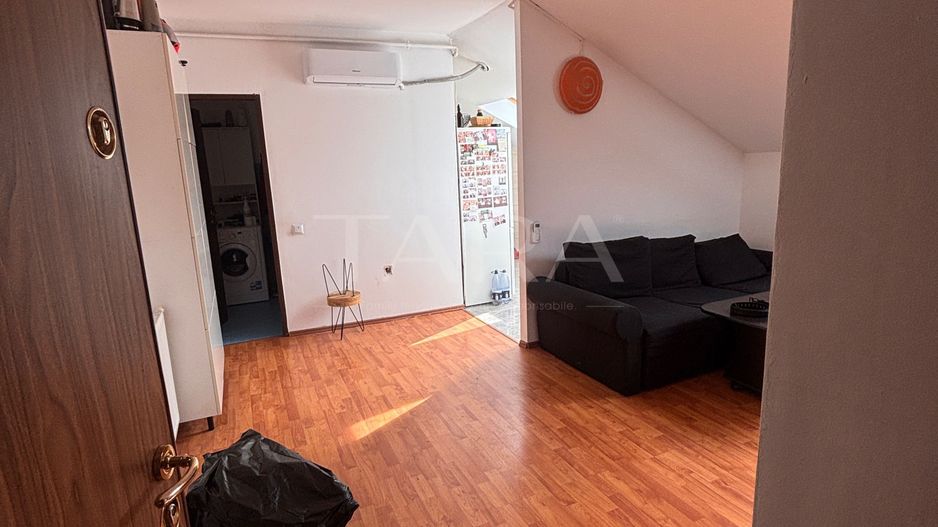 Apartament la mansardă, spațios și luminos. - Poză 2