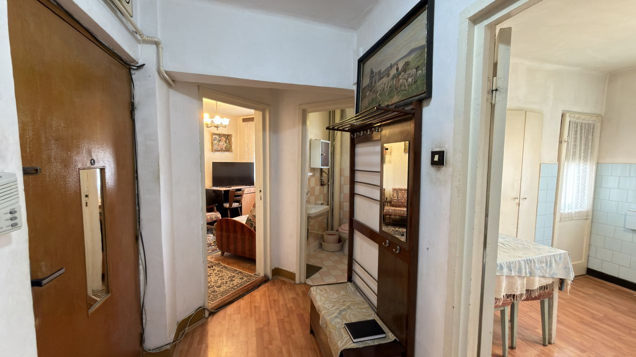 Apartament 3 camere MV1 Str. Gladiolei 6 Etaj III - Carei - - Poză 5