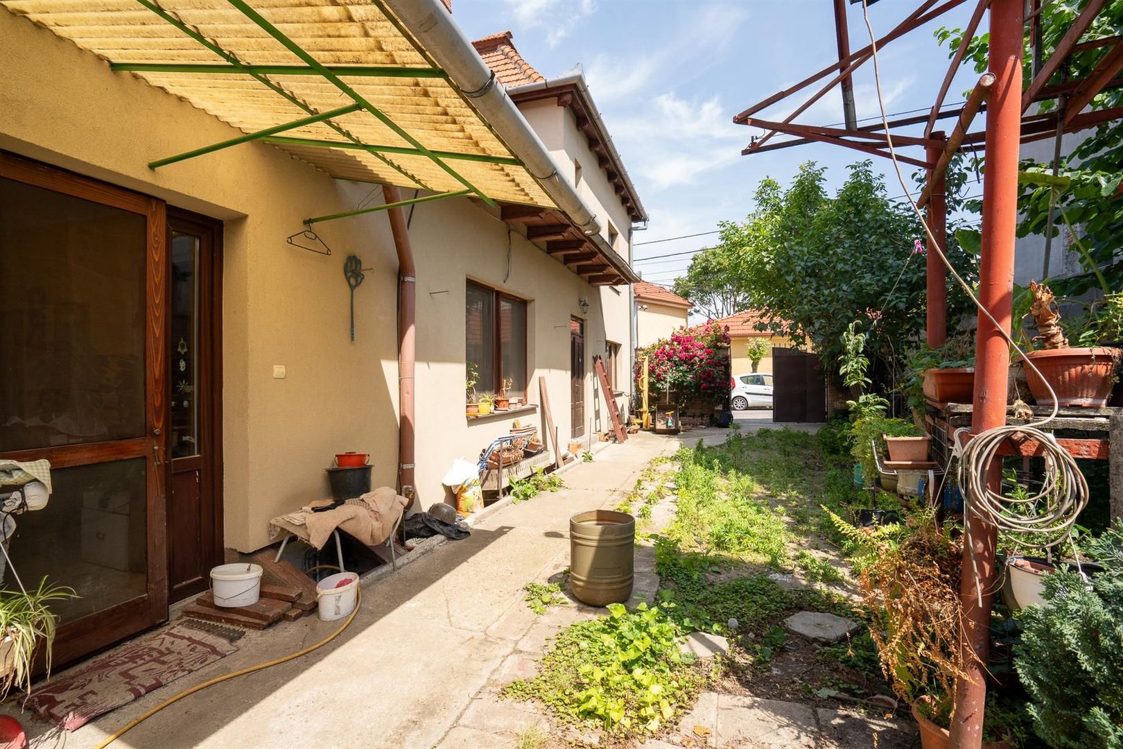 Casa singur in curte cu teren de 410 mp Sirul Canonicilor - Poză 2