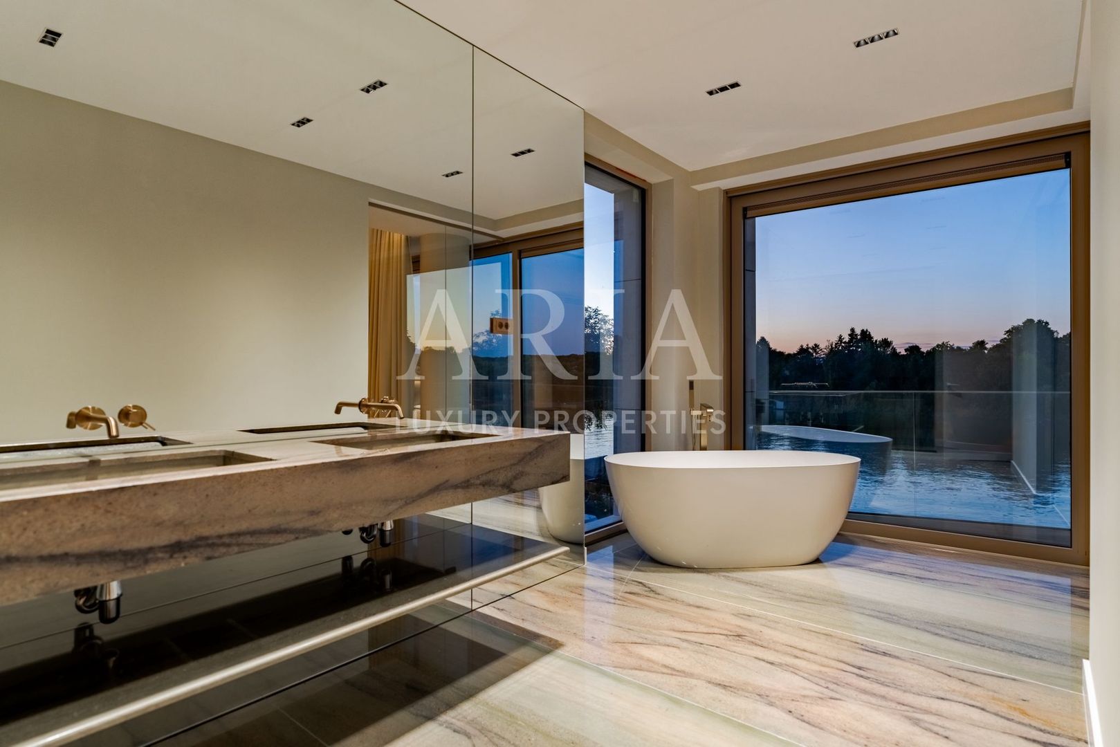 VILA FRONTLAKE SNAGOV – acolo unde arhitectura întâlnește libertatea - Poză 12