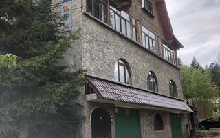 Vila Predeal 500 mp de renovat potential 6 apartamente 3 garaje - Poză 2