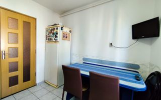Apartament cu 3 camere de vanzare, Cetate - Poză 4