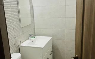 Apartament 3 camere Podul de Fier 700 Euro - Poză 8