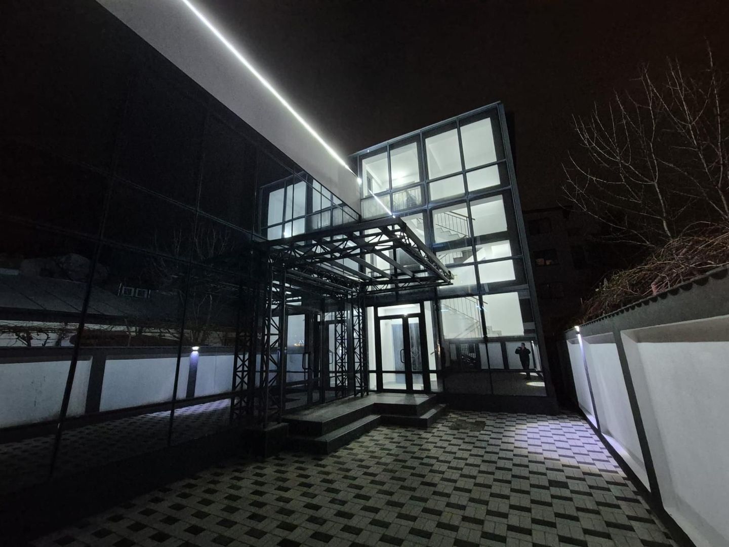 Oportunitate investitie - Vila renovata cu chiras in zona Bucurestii Noi - Poză 2