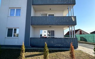 Vând apartament cu trei camere - Poză 7