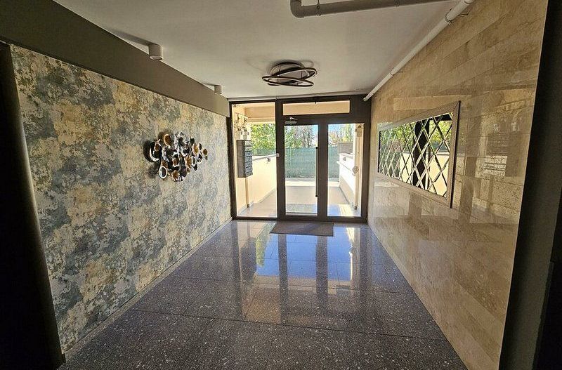 Spatiu comercial, Damaroaia/ Petrom City, terasa 37mp+boxa+2locuri par - Poză 1