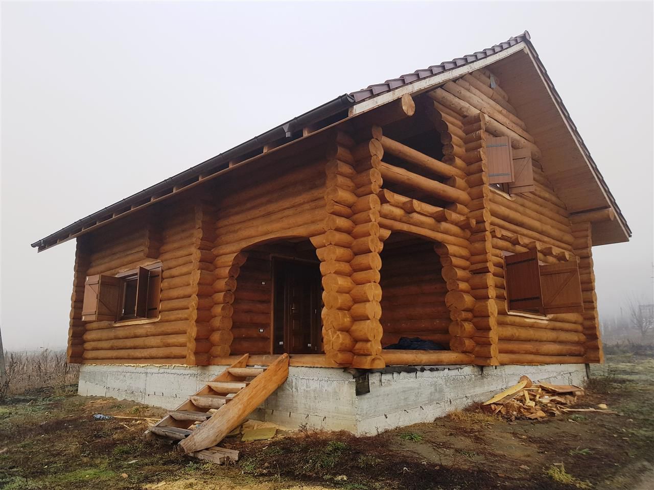 CASĂ INDIVIDUALĂ structură din lemn, zona Ciușmeaua Moldovencei; - Poză 2