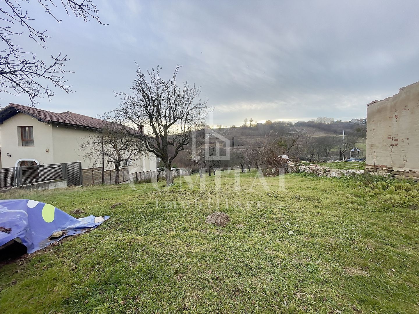 Teren cu autorizație de construire pentru 2 unități locative - Poză 3