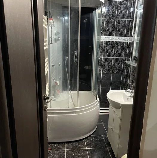 De inchiriat apartament  3 cam,Micro 38,et 1,mobilat si utilat complet - Poză 7