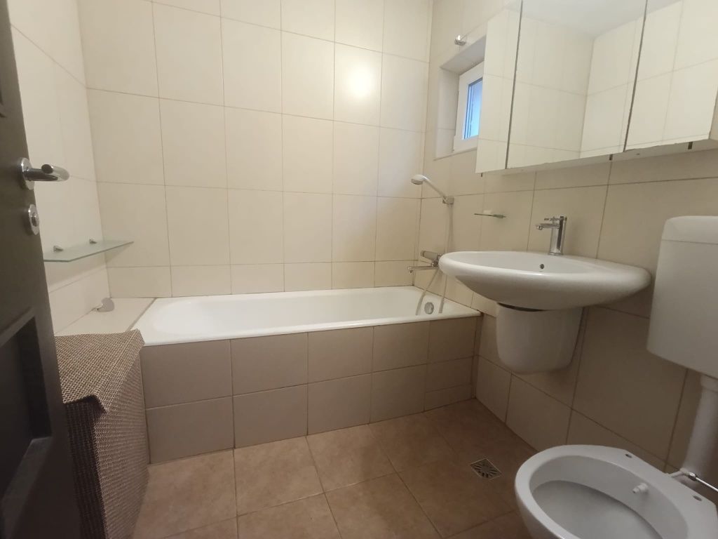 De închiriat 3 camere decomandat, 2 băi, metrou 1 Decembrie - Poză 7