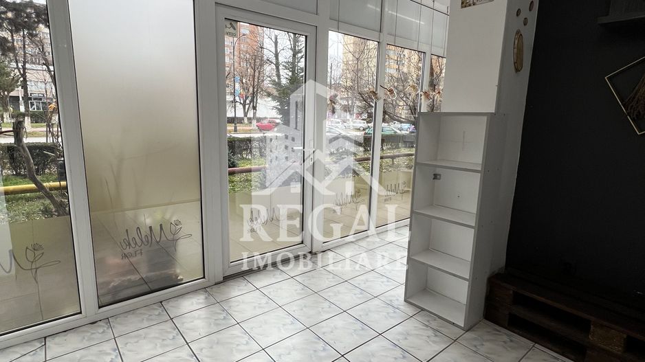 Spațiu comercial de vânzare – 47 mp utili, vitrină generoasă - Poză 5