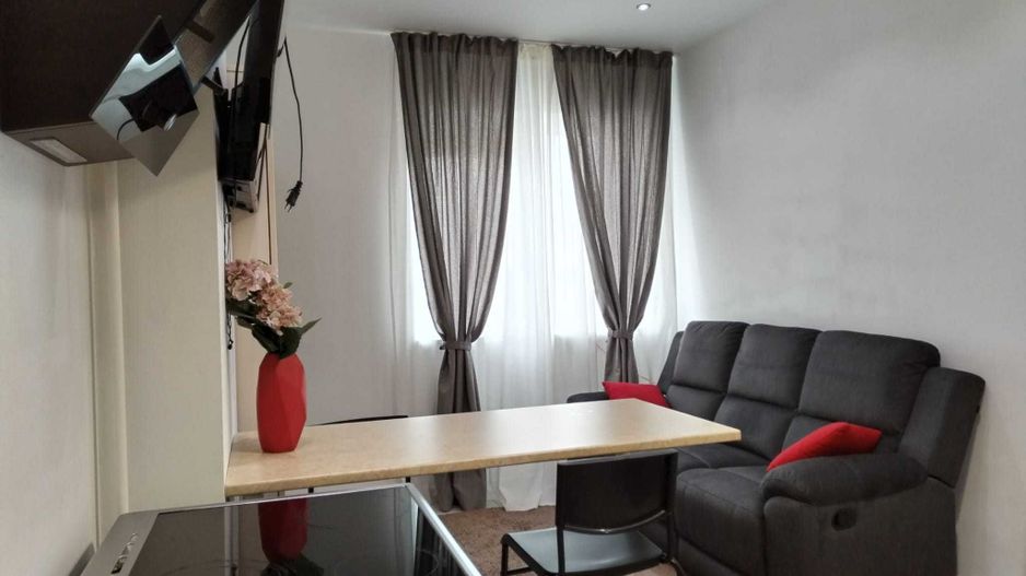 Vitan Apartament 2 camere - Poză 1