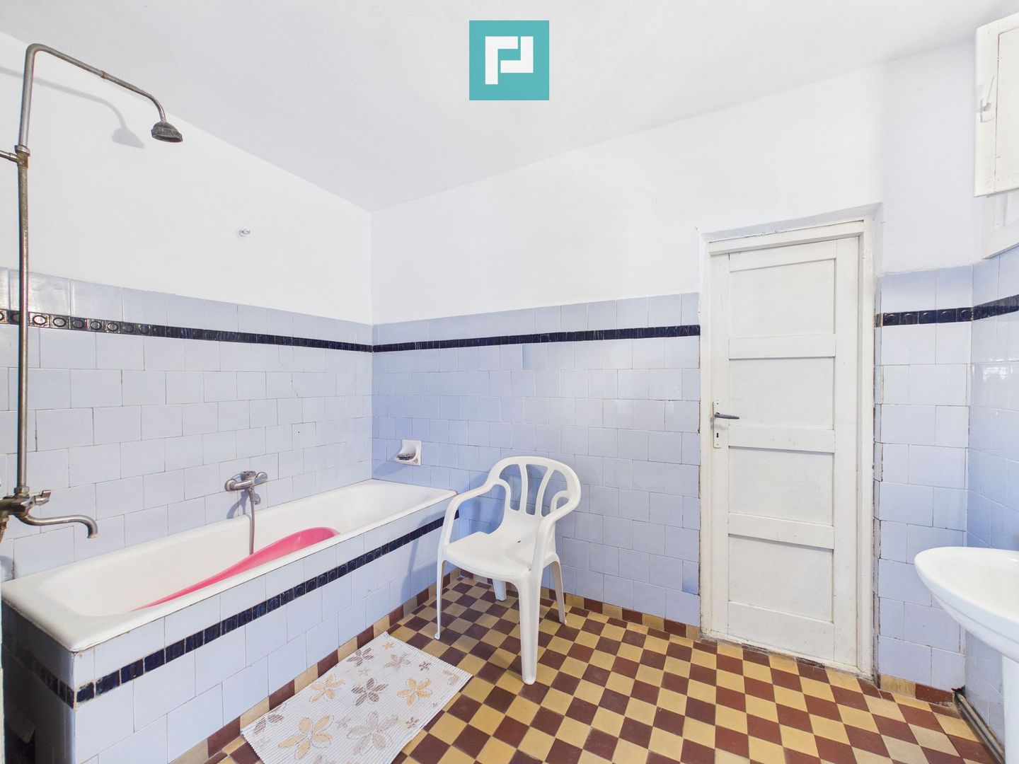 Casă solidă cu 5 camere in localitatea Almaș, Arad - Poză 16