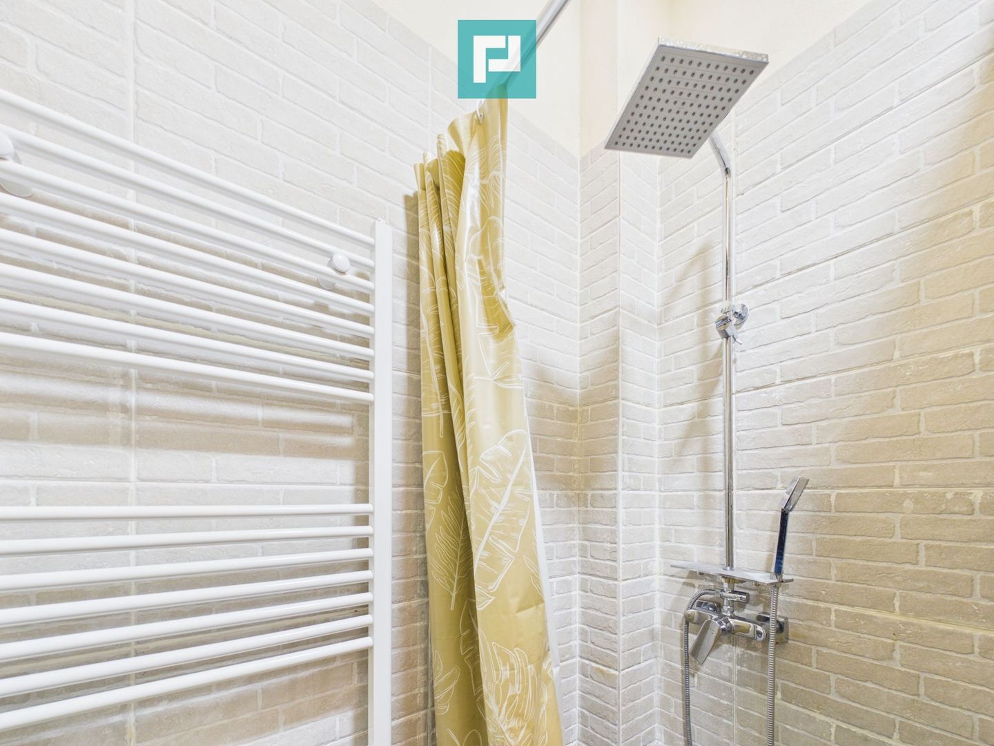 Apartament ultracentral, renovat, cu garaj - Poză 11