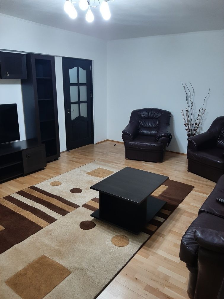 Închiriez apartament 2 camere, Decebal, mobilat, loc de parcare - Poză 1