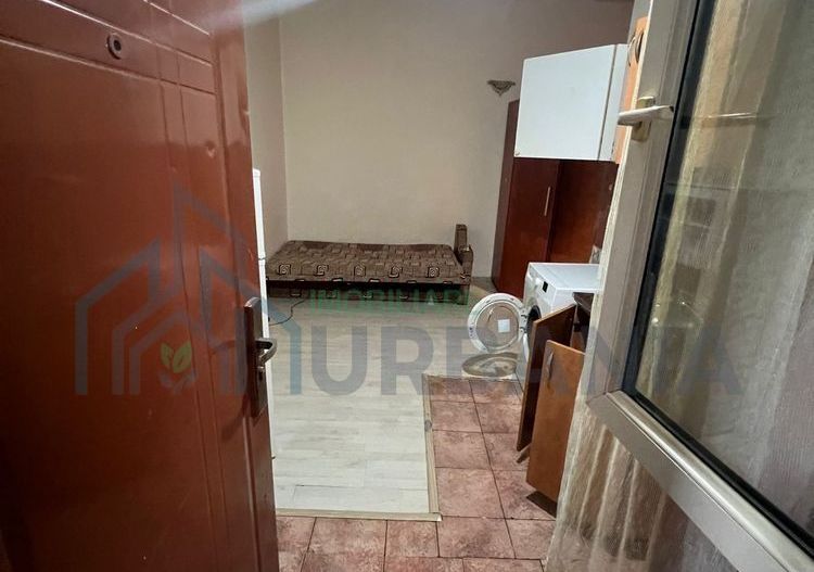Garsoniera zona Bularga 900 lei - Poză 3