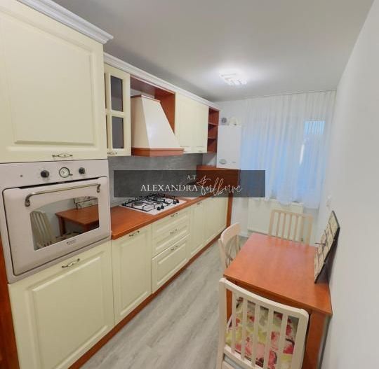 Apartament in vila l decomandat l la cheie l parcare l Cometei - Poză 4