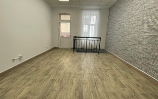 Spatiu comercial cu vad bun de inchiriat in zona centrală! - Poză 1