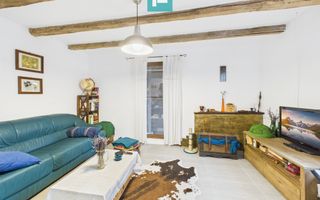 Casă renovată în localitatea Comănești, Arad - Poză 10