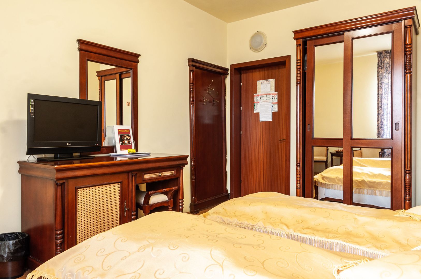 Vila 19 camere pretabila | azil batrani | gradinita | after school - Poză 12