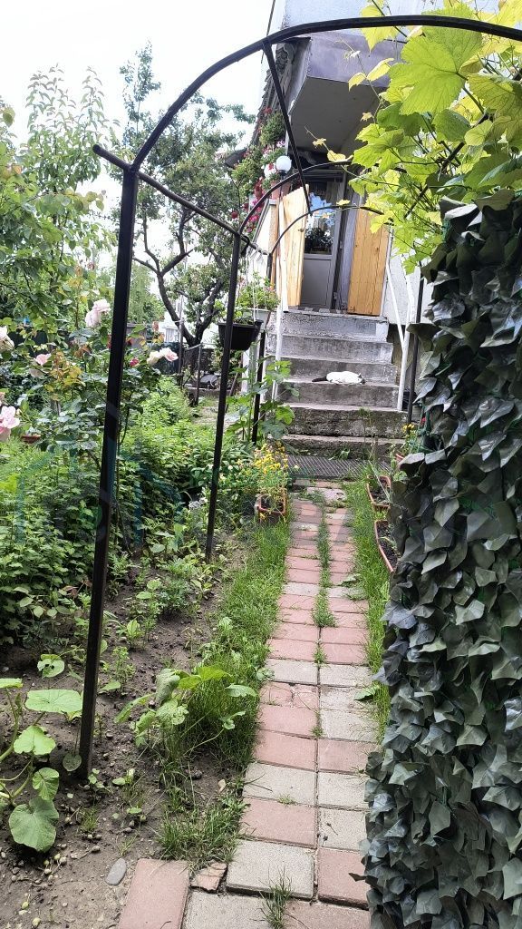 Vând apartament cu 3 camere - Poză 1