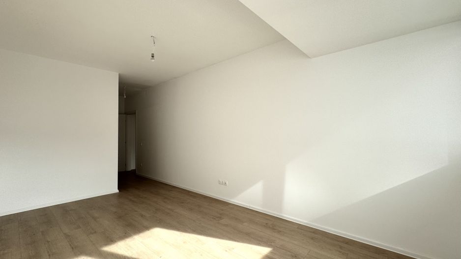 3 camere. Dormitor matrimonial cu baie en-suite. 83 mp Utili. - Poză 7