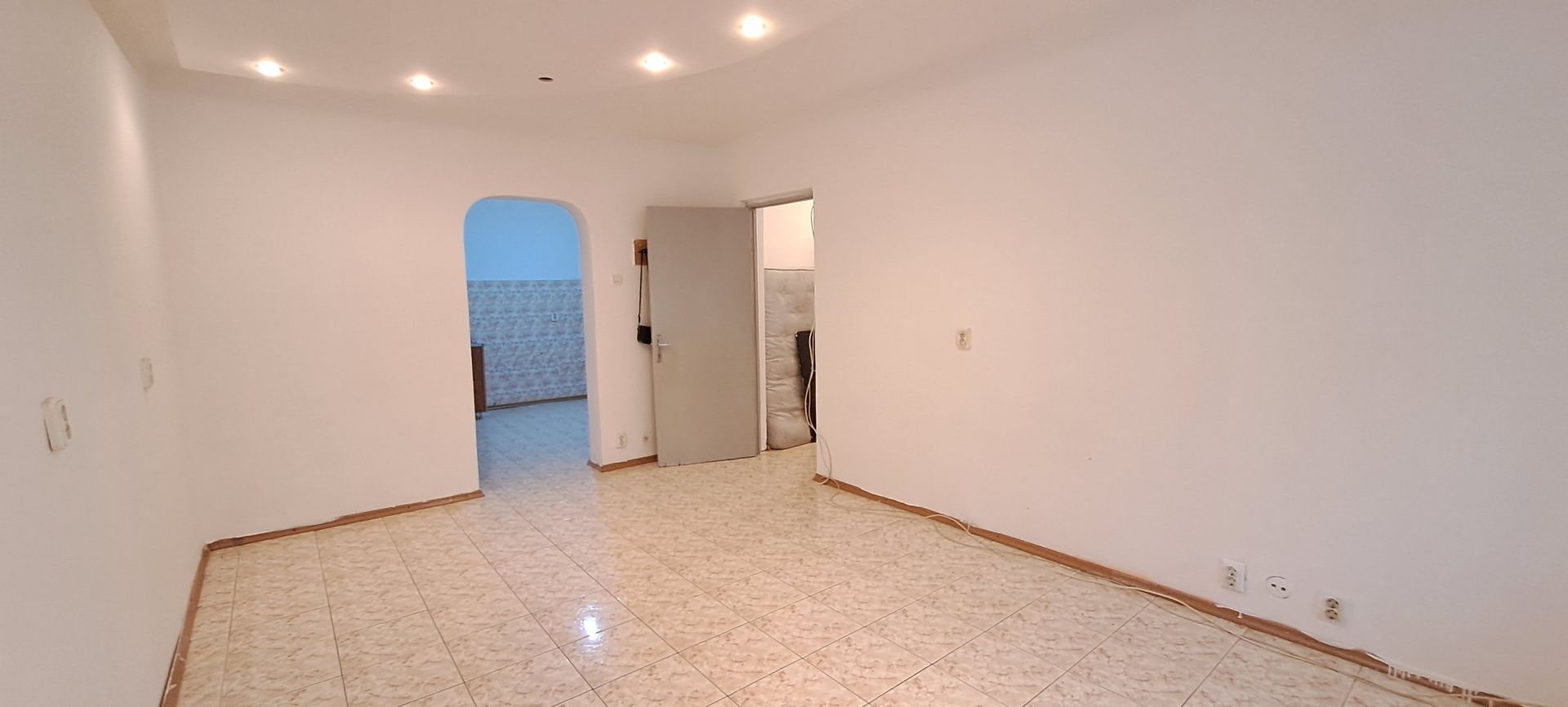 Apartament 3 camere Pantelimon, bloc reabilitat, statii stb si metrou - Poză 7