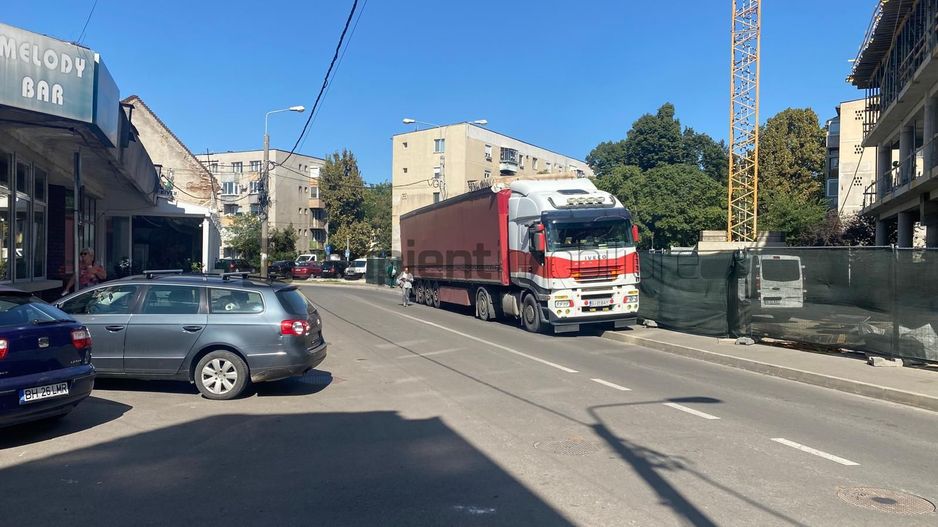 Sapient | Spațiu comercial central _ Piața Cetății - Poză 2