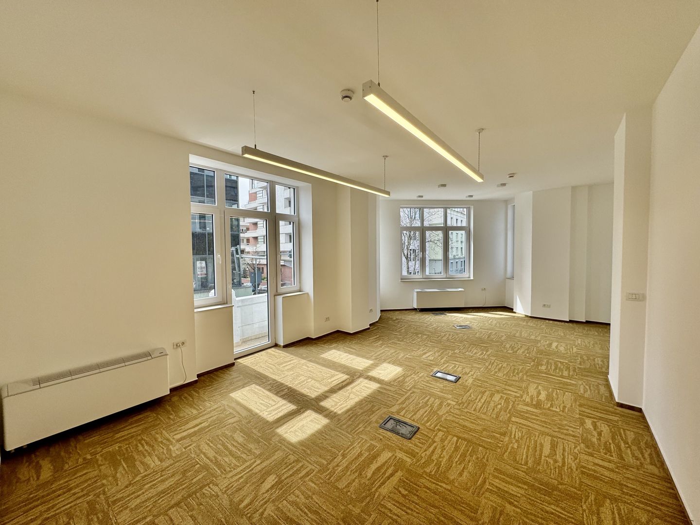 Cladire Brancoveneasca 30 de birouri 1100 mp dubla deschidere - Poză 4